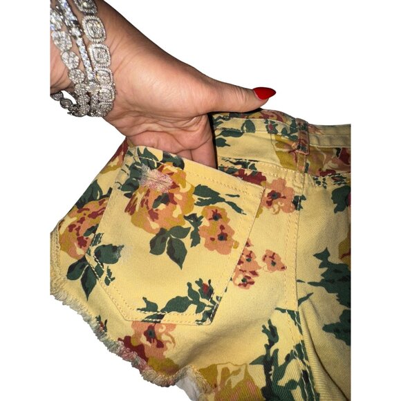 Mudd Floral Yellow Denim Shorts Lace Trim Size 7 Y2K Western Sexy Boho feminine - Picture 4 of 7
